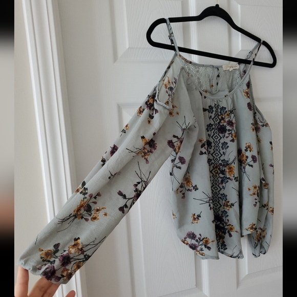 Open Shoulder Top - Picture 2 of 4